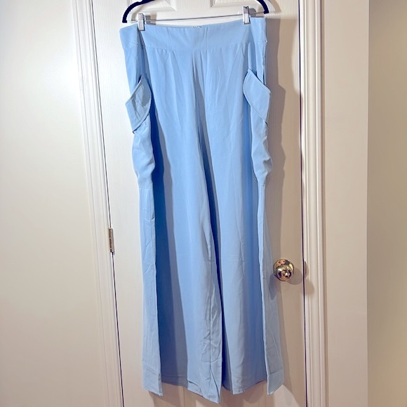 Ladies 2 piece spring/summer ensemble,a beautiful light blue, new never worn, - Picture 3 of 8